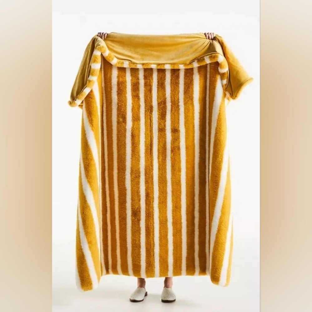ANTHROPOLOGIE The Sophie Faux-fur Throw Blanket In Yellow 1